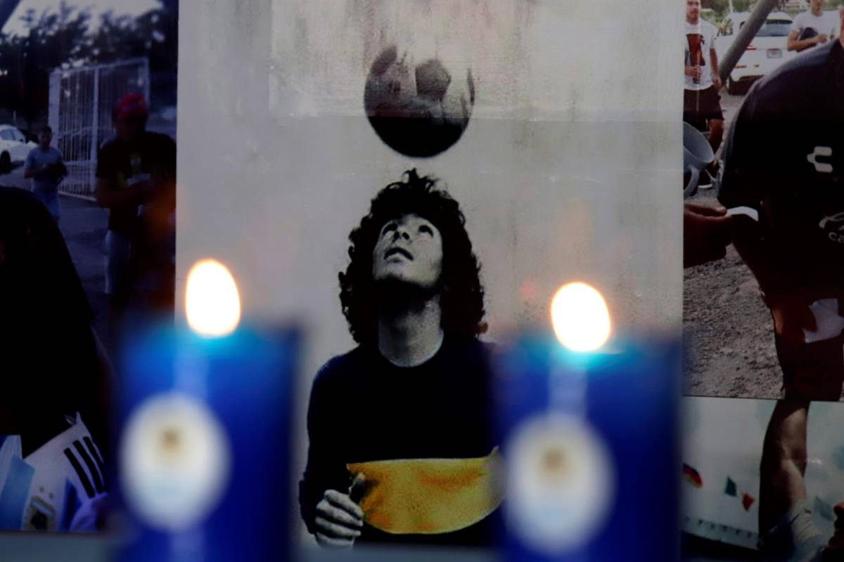 Pintura de Diego Maradona en Buenos Aires, con la camisa de Boca Juniors.