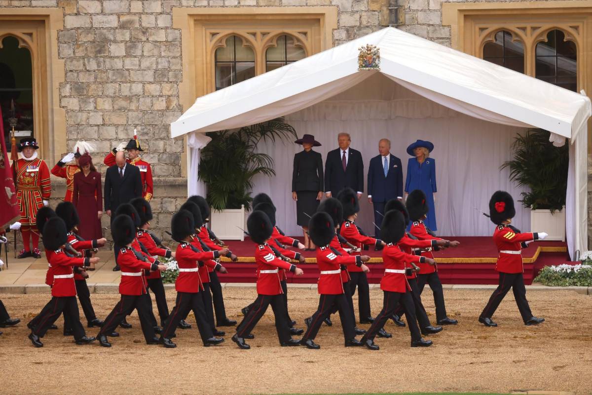 Carlos III recibe a Trump con un fastuoso desfile en Windsor