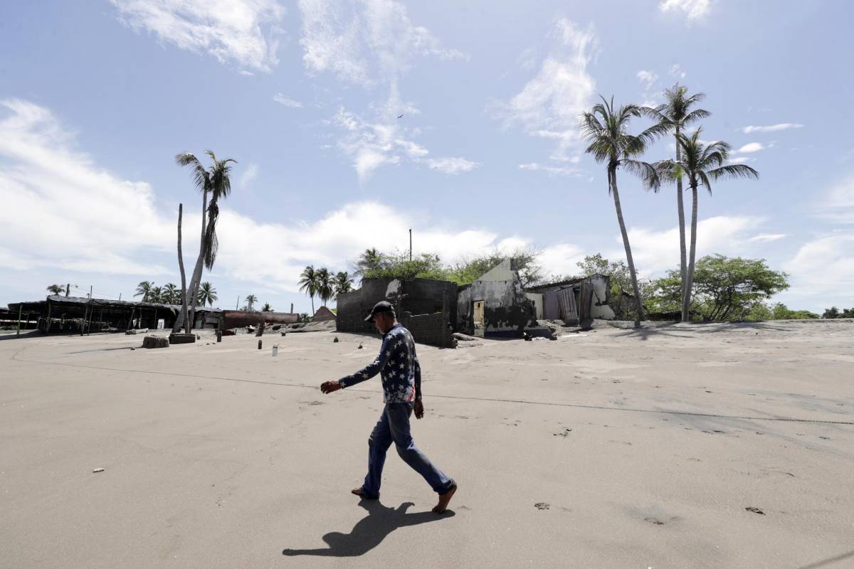 Imágenes: Cedeño se resiste a desaparecer pese a que el mar le roba terreno