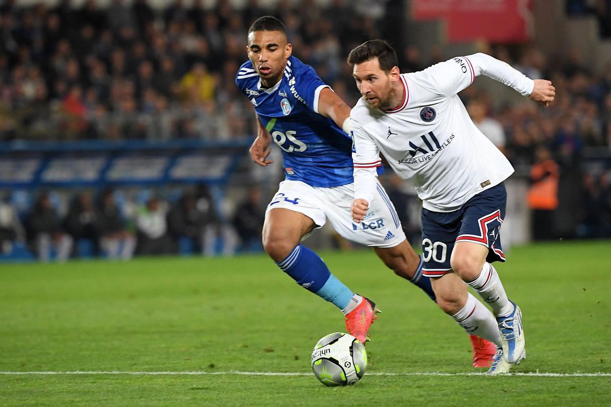 Messi tuvo un partido flojo contra el Racing de Estrasburgo.