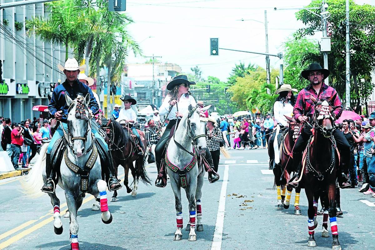 Más de 500 caballistas, de clubs hípicos, asociaciones y haciendas de diferentes partes del país, se sumaron a la celebración del 487 aniversario de San Pedro Sula.