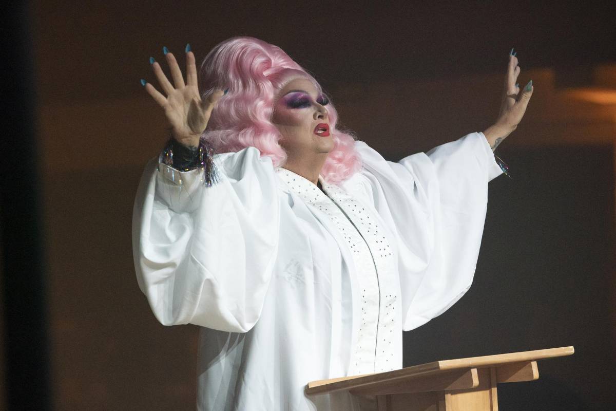 El pastor afirmó que se vistió como drag queen para evangelizar almas.