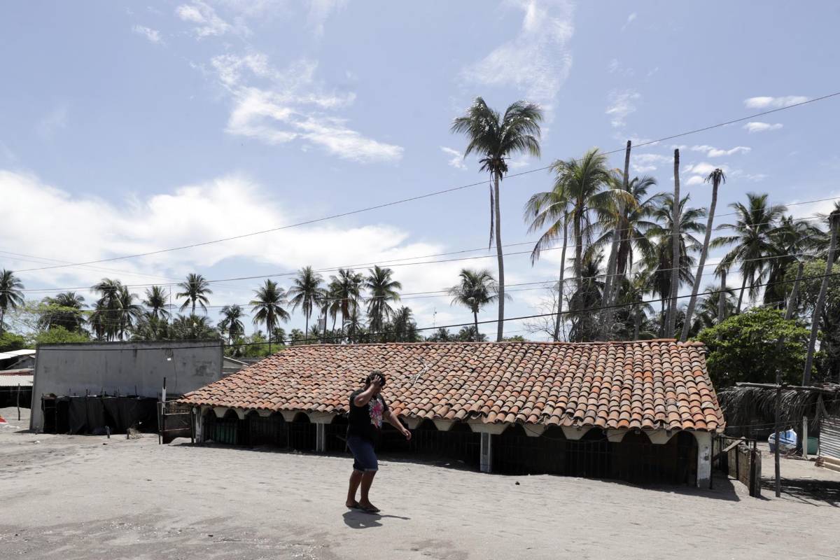 Imágenes: Cedeño se resiste a desaparecer pese a que el mar le roba terreno