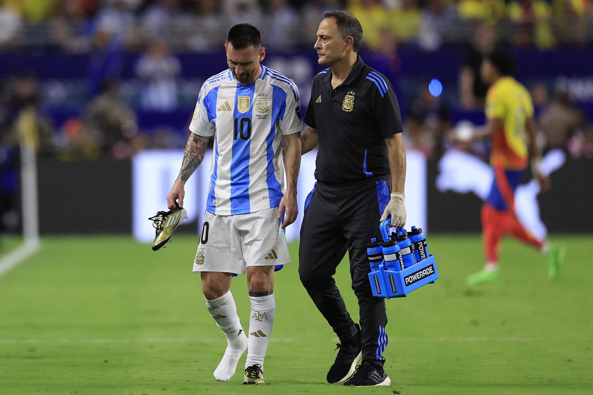 Messi dejó el campo entre lágrimas.