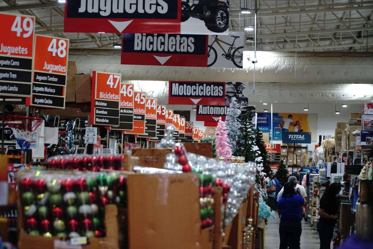 Comerciantes ven con esperanza llegada de temporada navideña