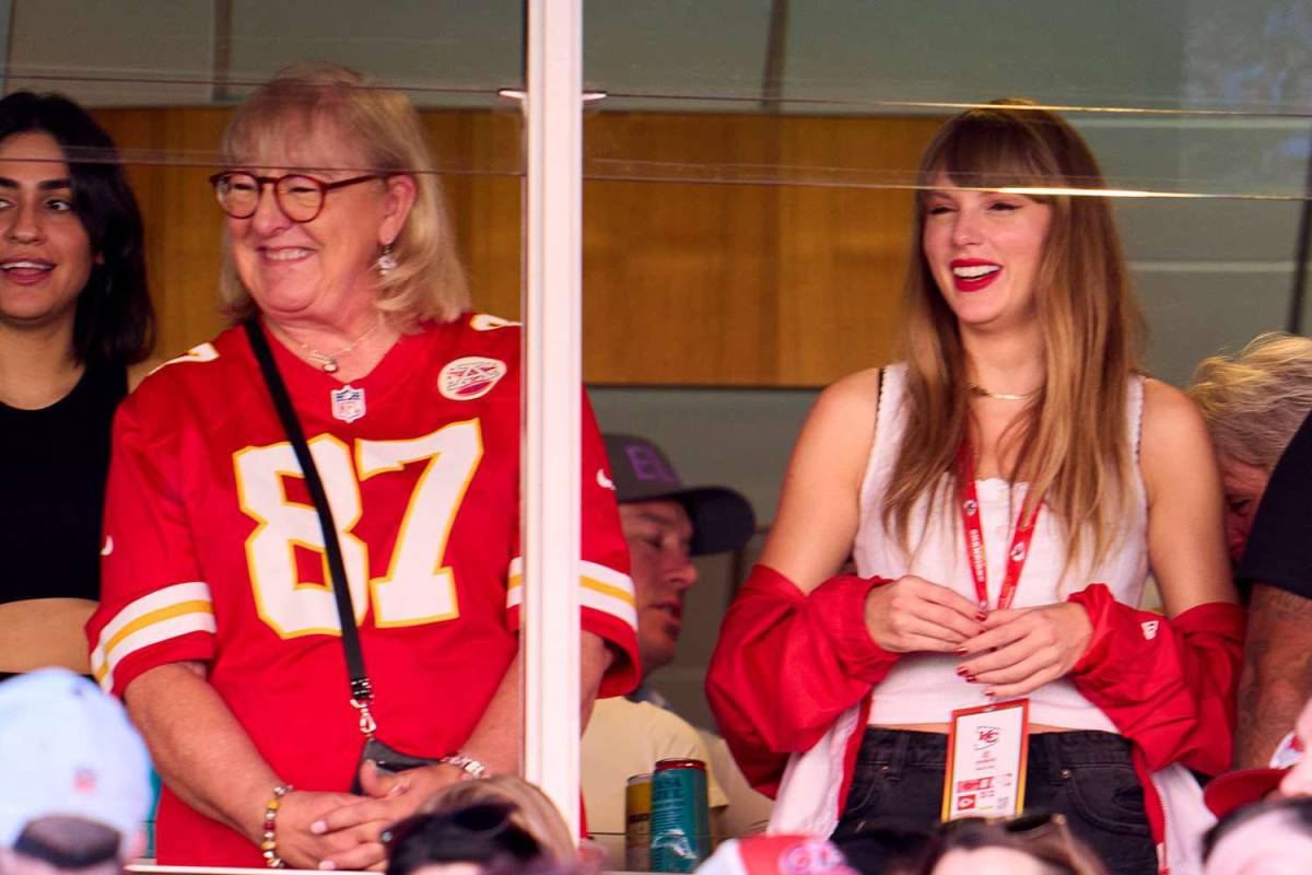 La madre de Travis Kelce está encantada con Taylor Swift