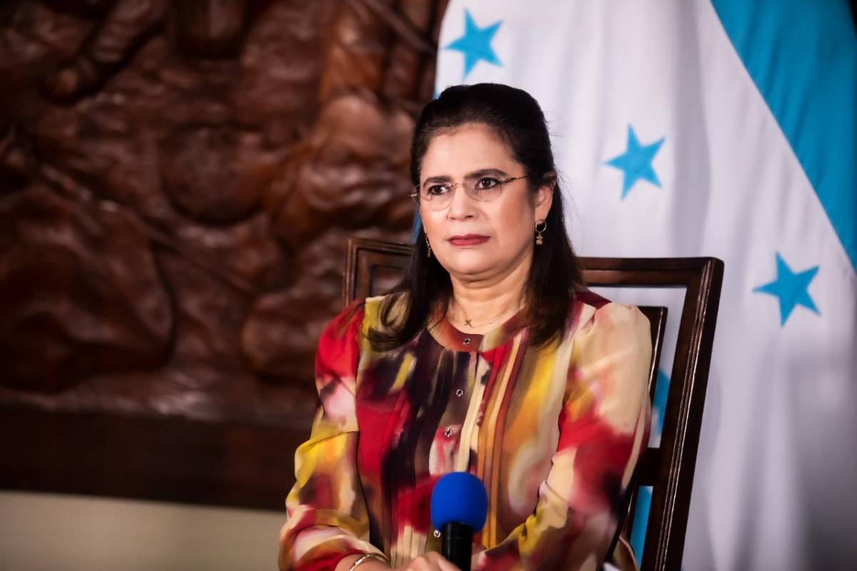 Diputada María Antonieta Mejía arremete contra Rixi Moncada