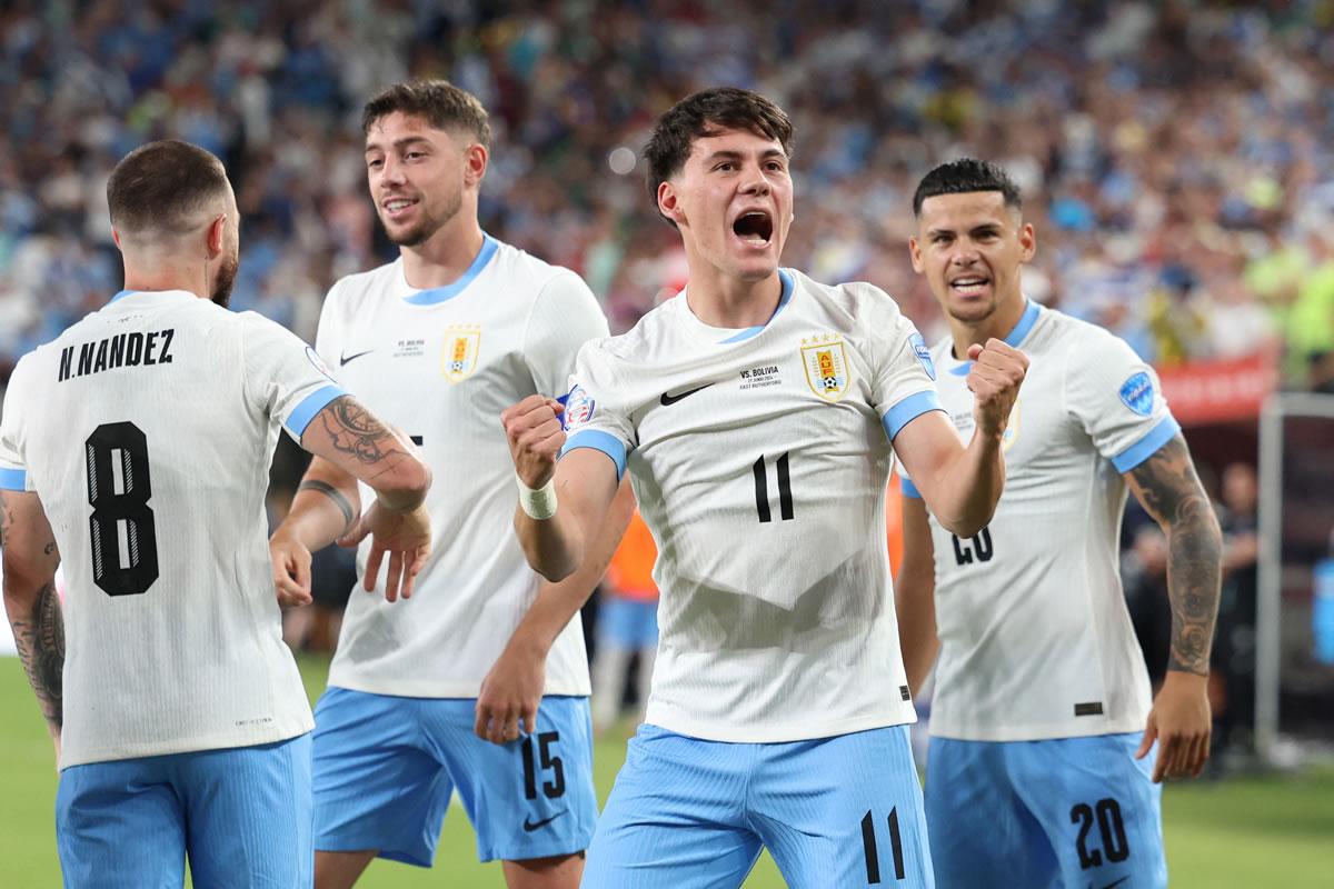 Facundo Pellistri, gritando su gol que abrió el camino de la victoria de Uruguay ante Bolivia.