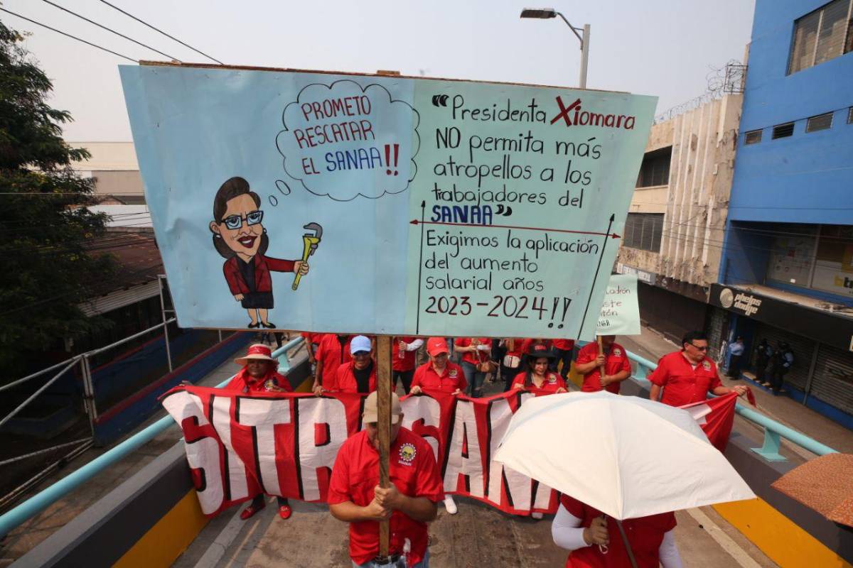 Empleados del Sanaa en la manifestación del Primero de Mayo en Tegucigalpa.