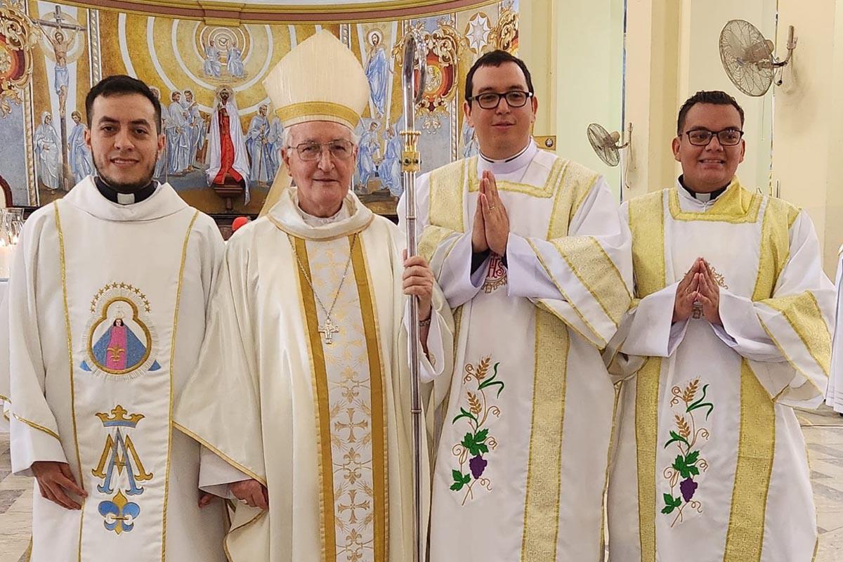 Ordenarán tres sacerdotes millennials en San Pedro Sula