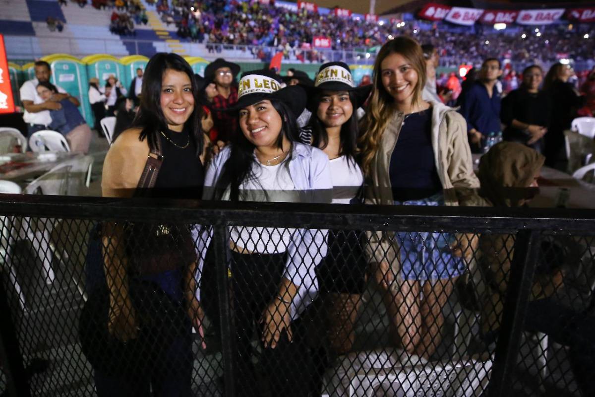 Carín León ofreció una serenata inolvidable en Tegucigalpa