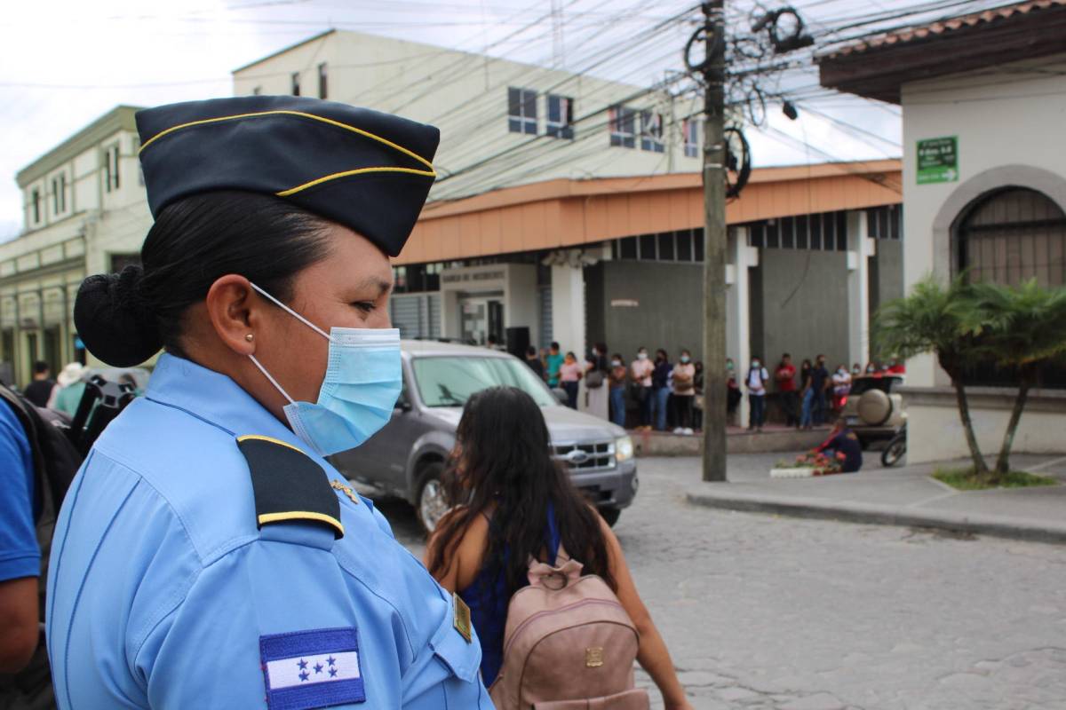 Refuerzan operativos de seguridad por temporada navideña en Santa Rosa de Copán