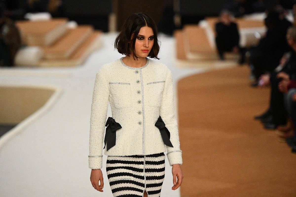 Chanel conquista el desfile de Alta Costura con jinetes a caballo