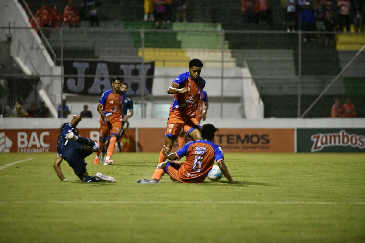 Festín en el Motagua-UPNFM, gesto de Javier López y polémica en Comayagua