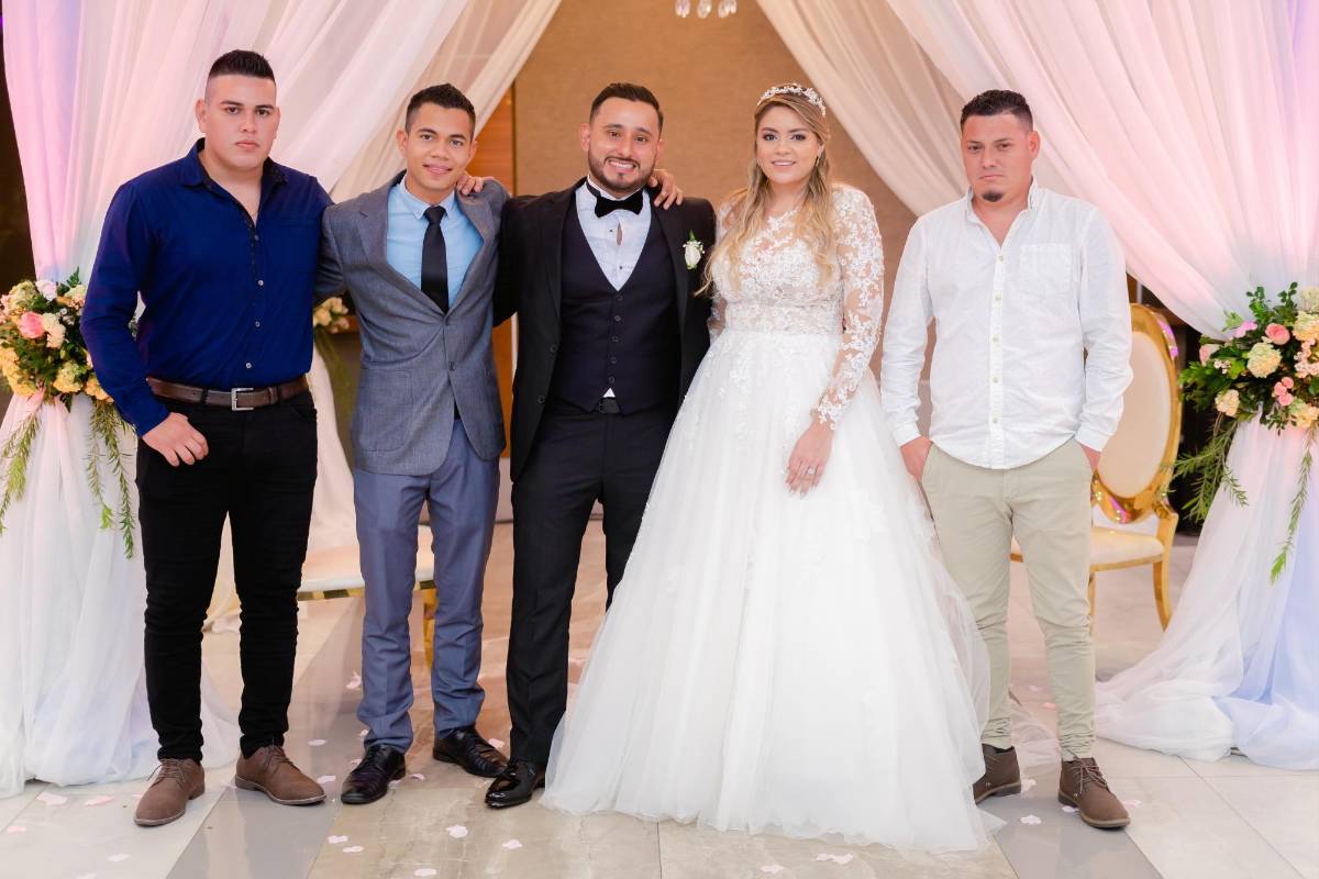 Sindy Rivera y Kenner Orellana ya son esposos