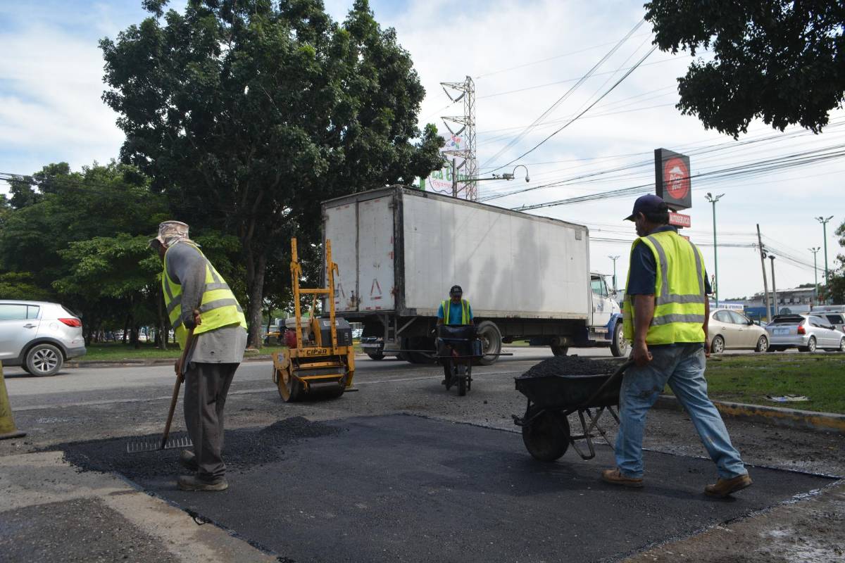 Comienzan a tapar los baches del segundo anillo de San Pedro Sula