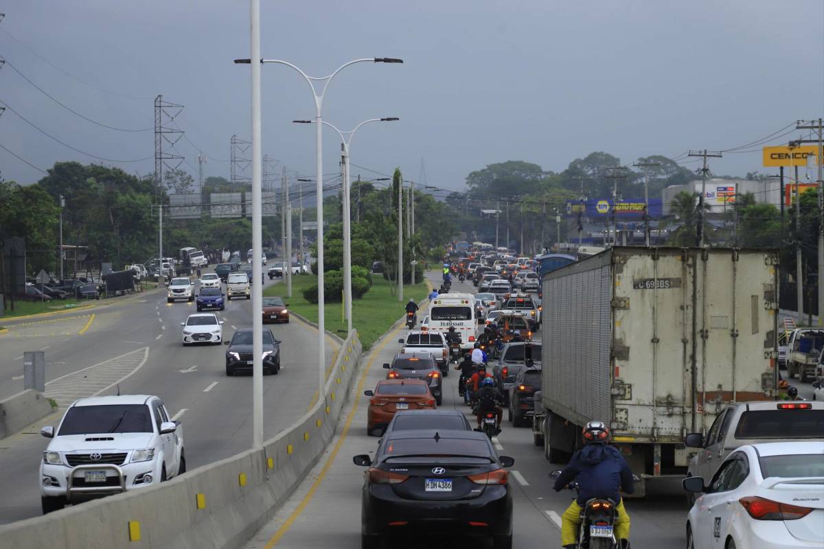 Mejorar el transporte público reduciría caos vial