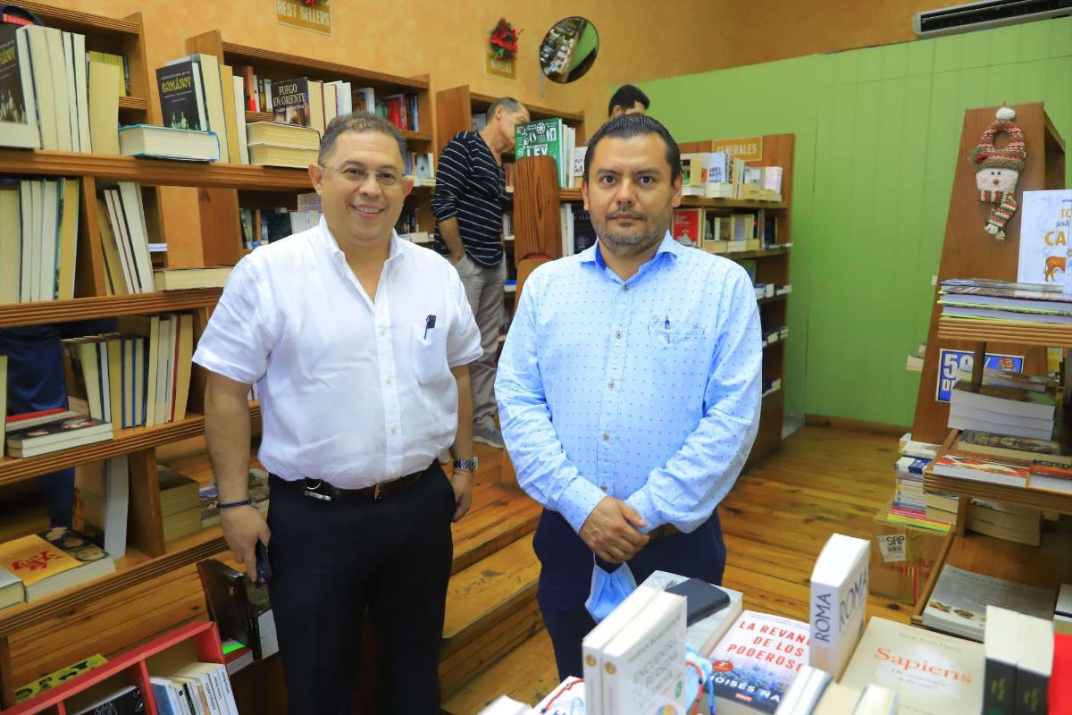 Librería Atenea celebra a lo grande su 30 aniversario