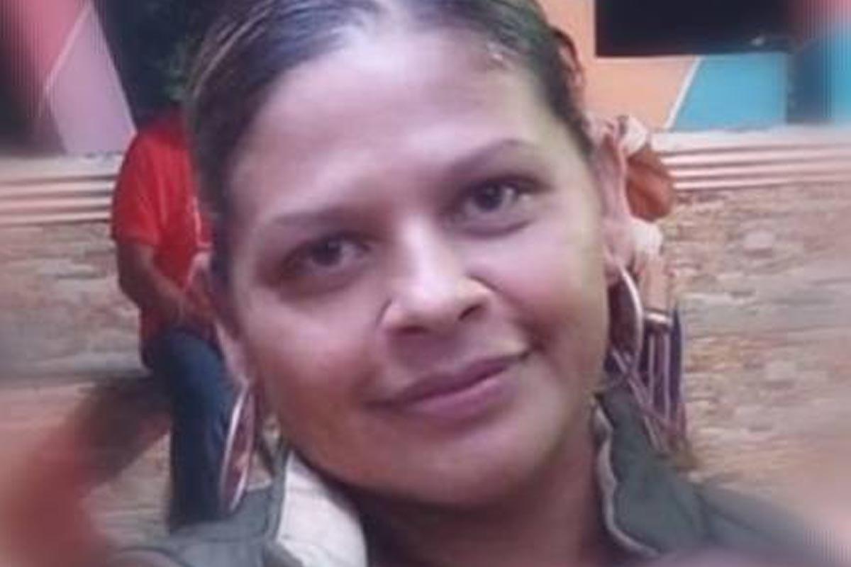 Dentro de su casa le quitan la vida a una mujer