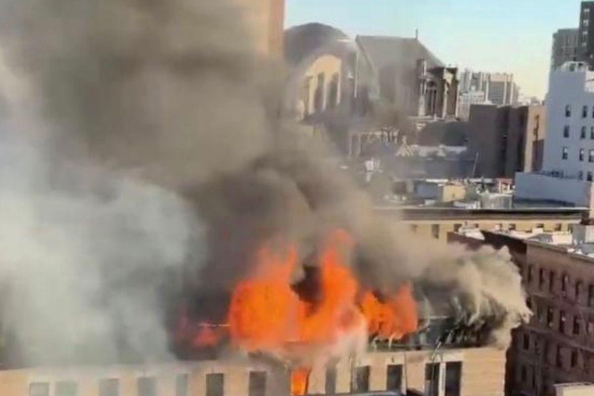 Grave incendio en edificio de viviendas de Nueva York deja varios heridos