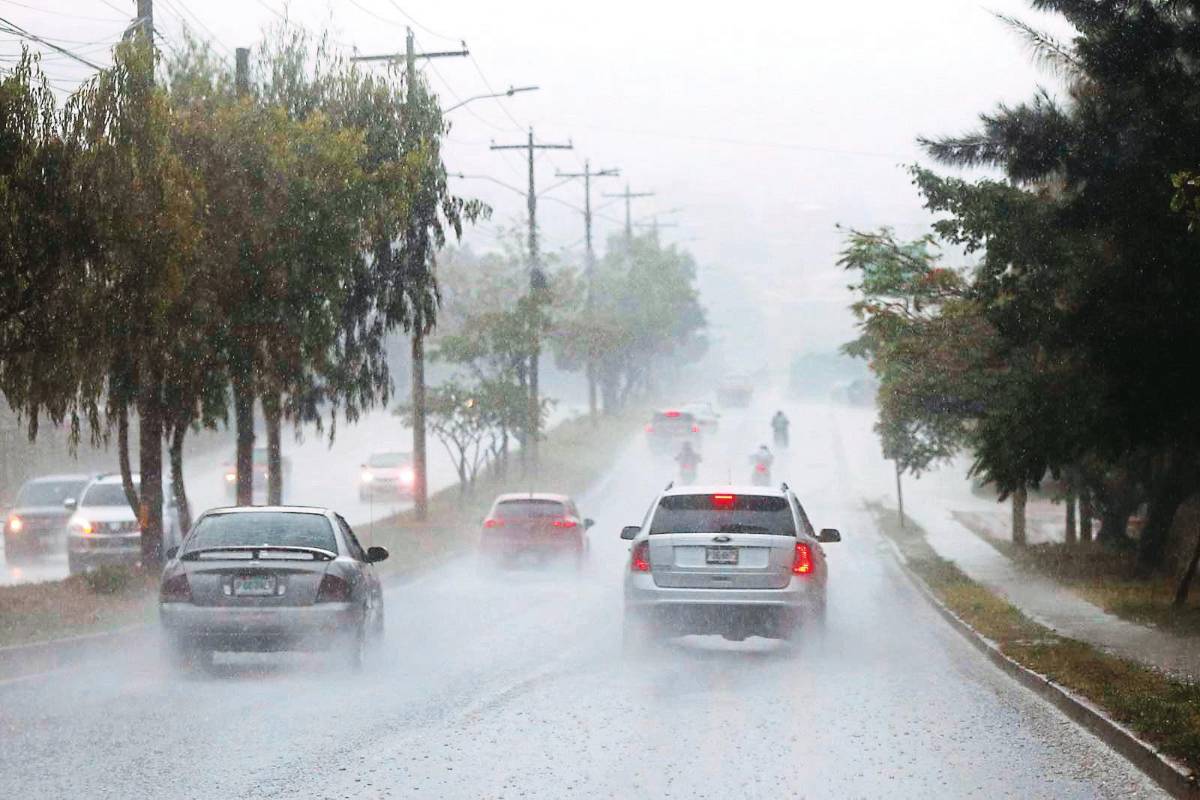 Onda tropical es la causante de lluvias en Honduras