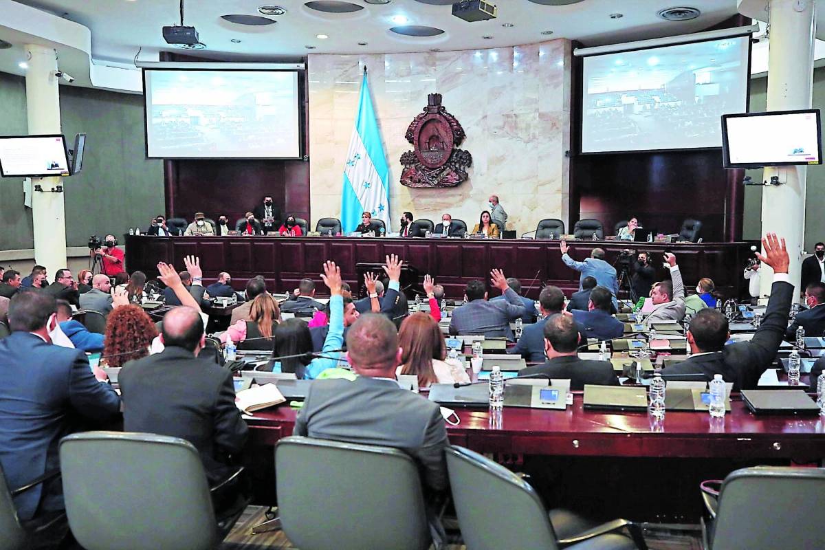 Para oposición, Gobierno busca intervenir redes sociales sin orden judicial