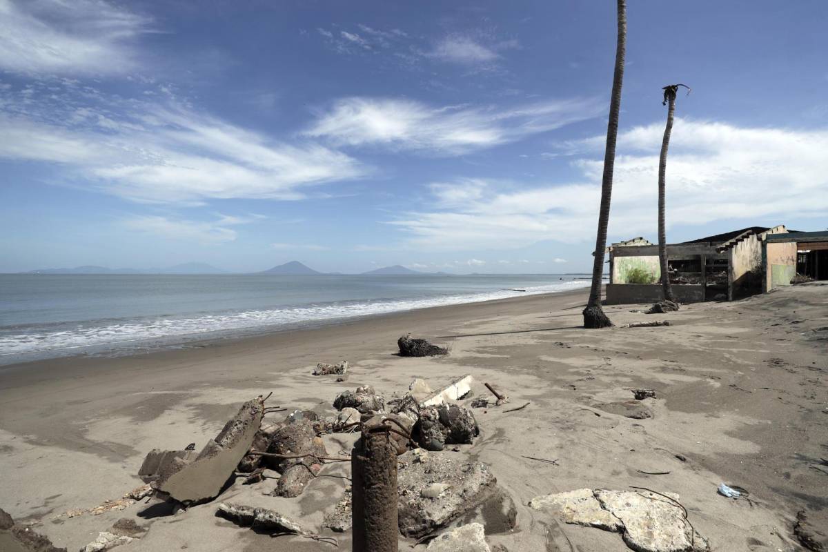 Imágenes: Cedeño se resiste a desaparecer pese a que el mar le roba terreno
