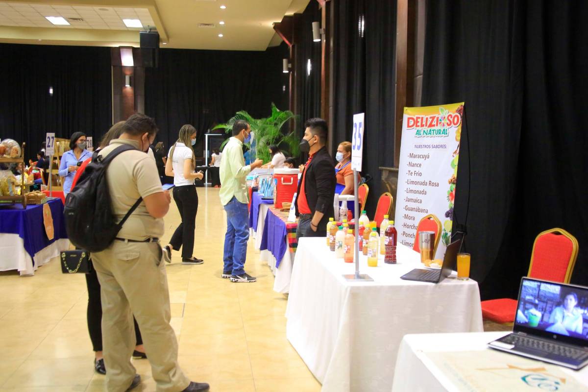 Enseñan a jóvenes cómo impulsar y transformar negocios digitales