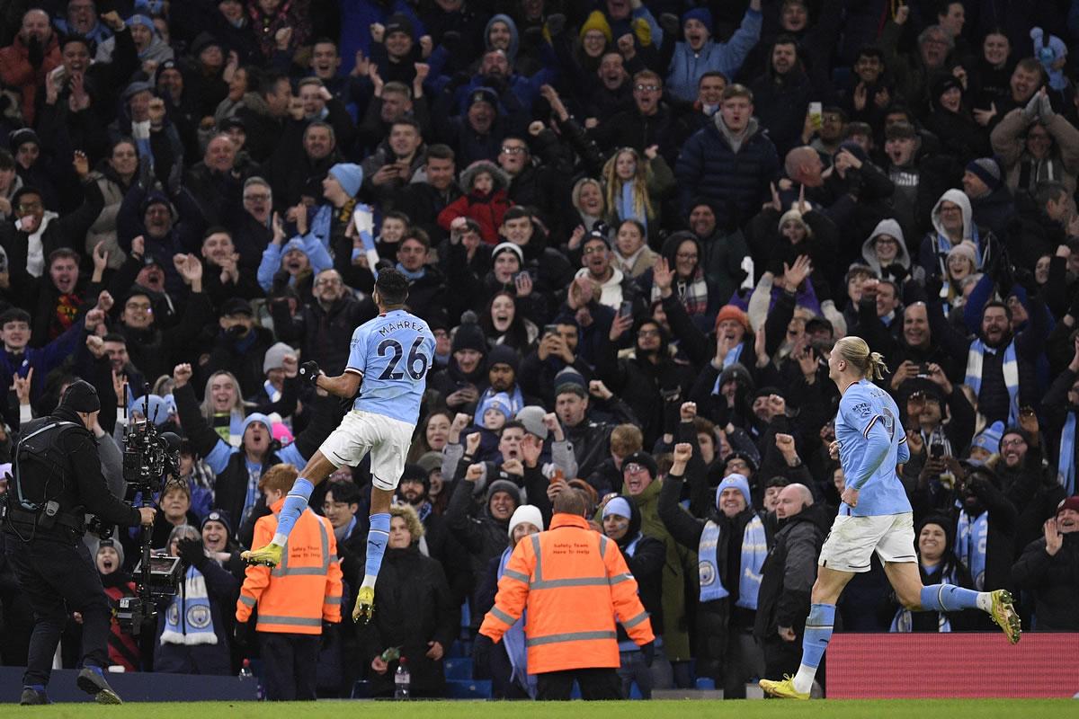 Riyad Mahrez celebrando su gol para la remontada ante el Tottenham.