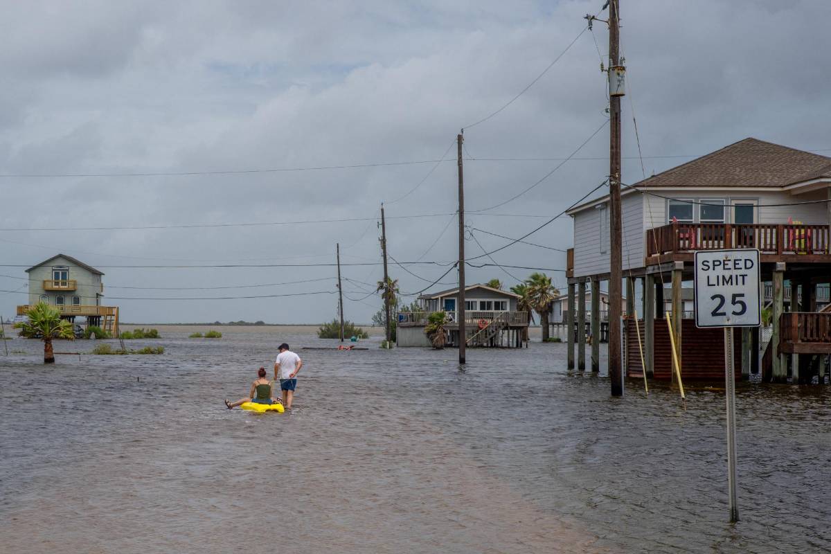 La tormenta Alberto dejó fuertes lluvias e inundaciones en las costas de Texas.