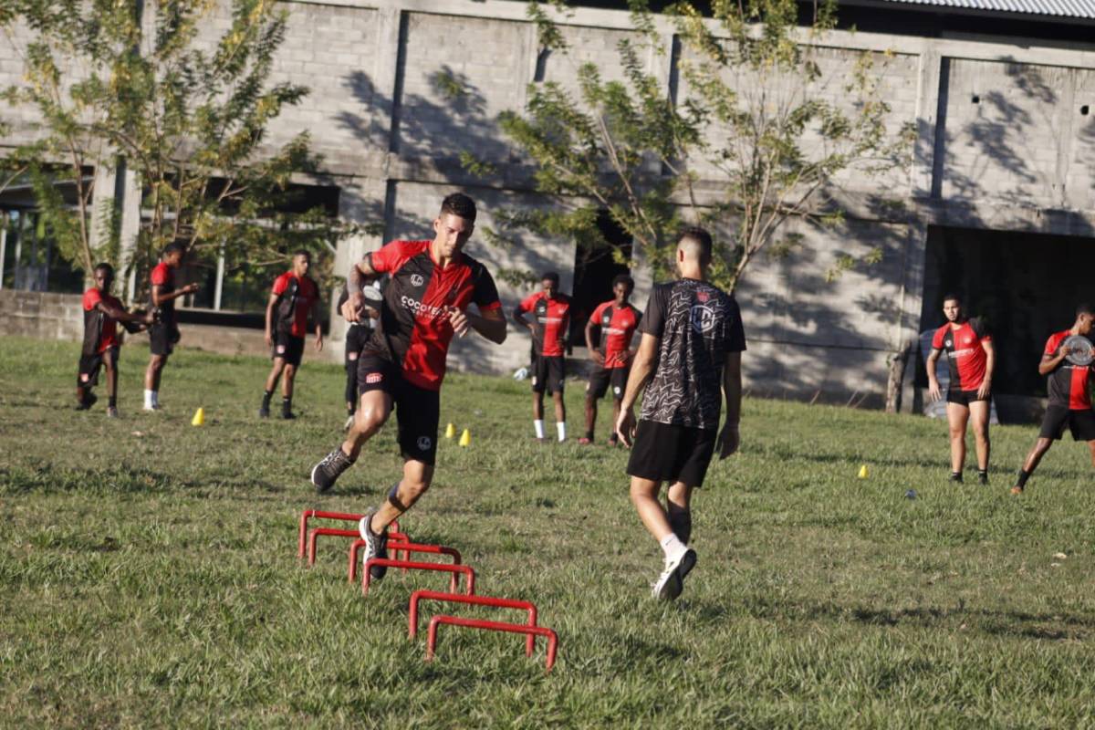 Gabriel Tellas reveló que le gustaría continuar en el fútbol hondureño.