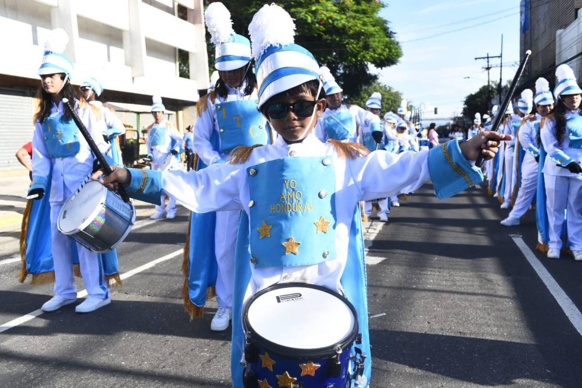 ¡San Pedro Sula vibra con desfiles patrios!