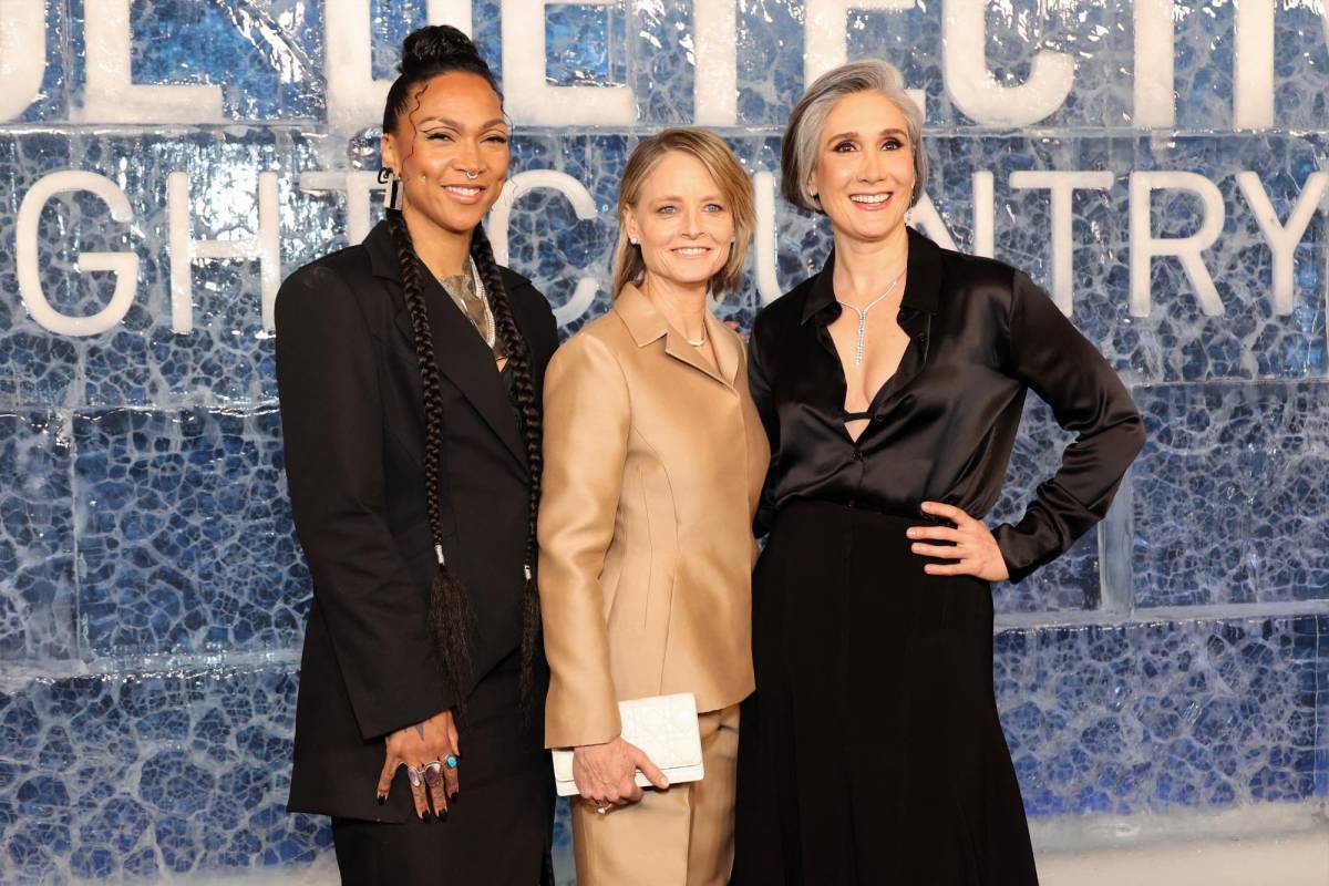 Kali Reis, Jodie Foster y la directora Issa López en la premeir de True Detective: Tierra Nocturna .