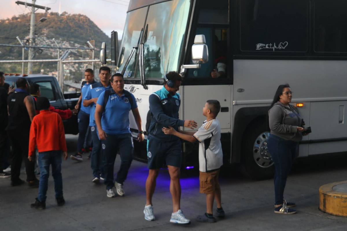 Jugador se estrella con muro y, ¿quién es el 'chelito' que debutó con Olimpia?