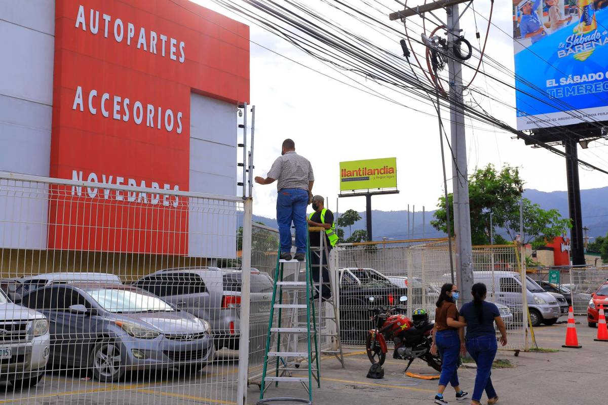 Refuerzan seguridad en negocios por temor a disturbios