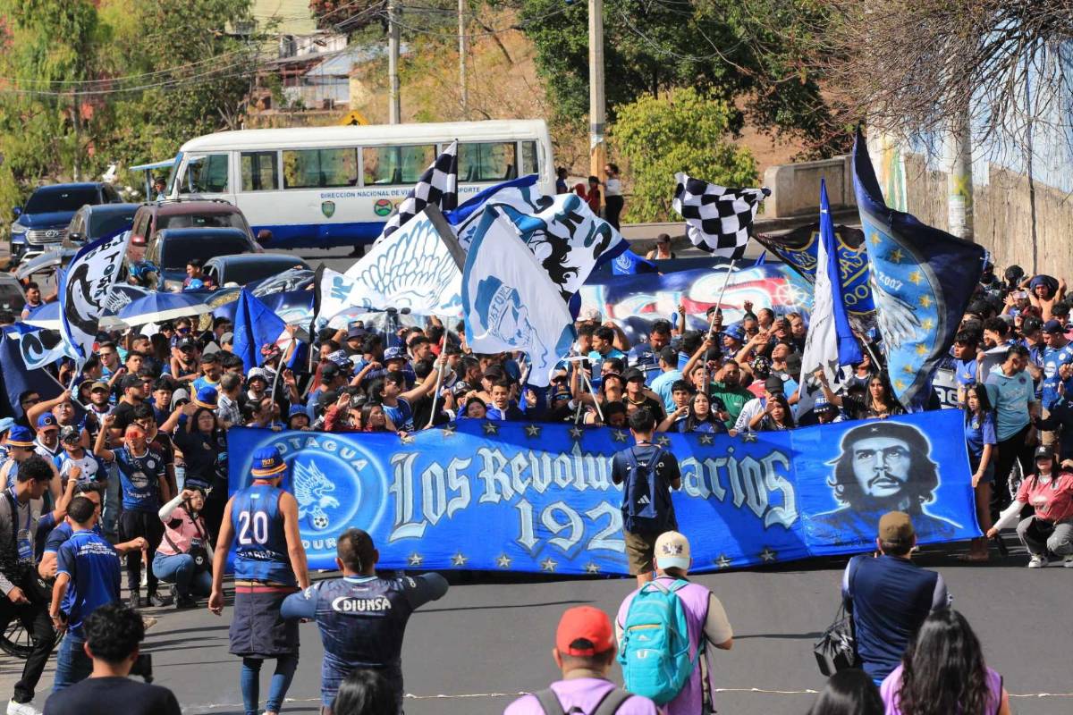 Rubia enamora en Motagua-Real España, fiesta azul en el Nacional e 'infiltrados'