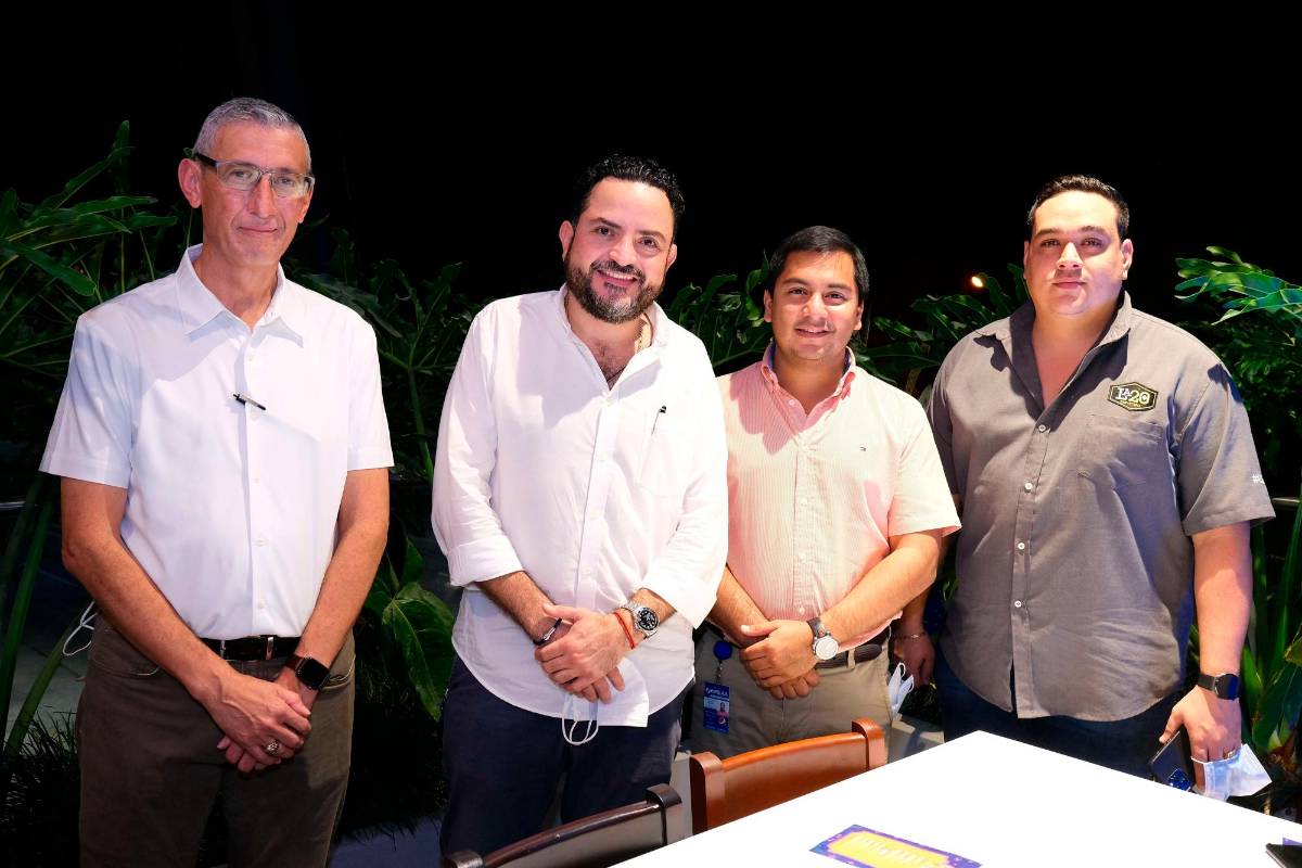 Cóctel por la inauguración  de El Pinche