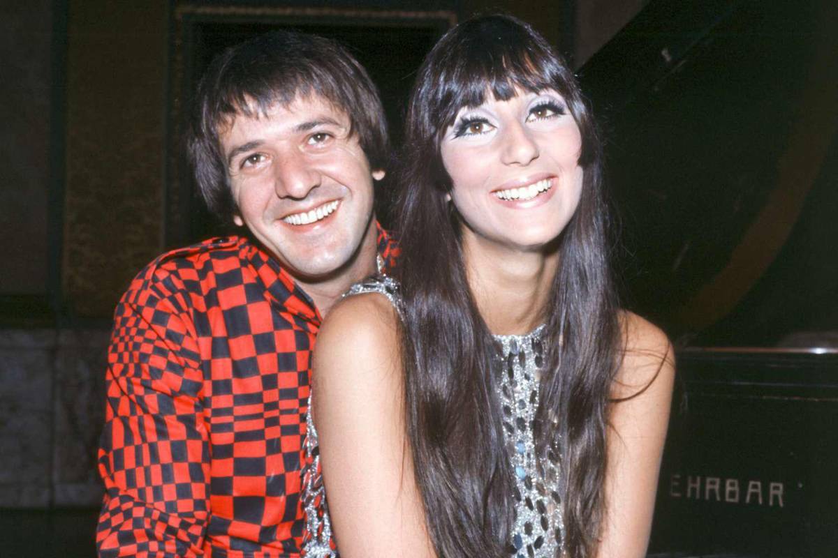 Cher confiesa que consideró quitarse la vida durante su matrimonio con Sonny Bono