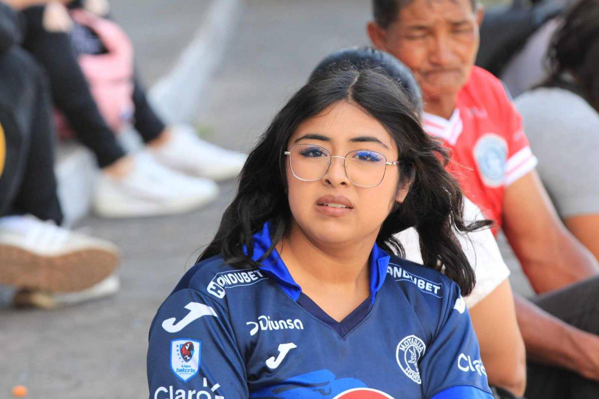 Rubia enamora en Motagua-Real España, fiesta azul en el Nacional e 'infiltrados'