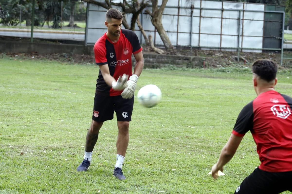 Matías Quinteros confiesa que la situación en el Vida por la crisis financiera ha sido muy complicada para él y sus compañeros.