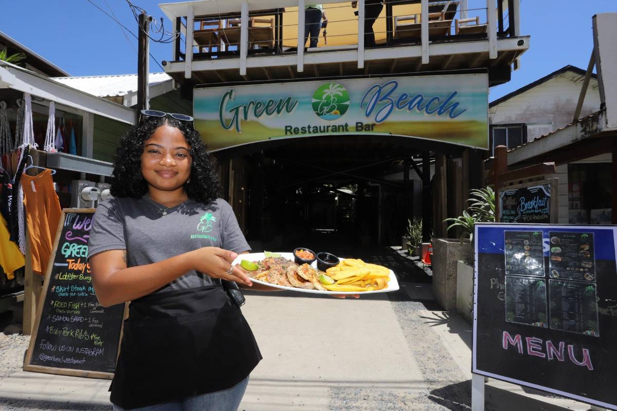 Roatán, la isla hondureña que nunca duerme por su vibrante vida nocturna y turismo