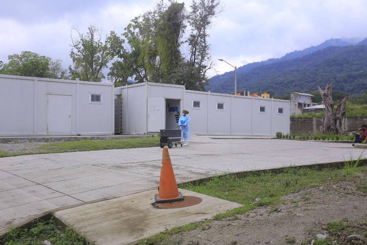 Cinco de los 7 hospitales móviles siguen sin funcionar dos años después de la llegada del covid-19 al país.