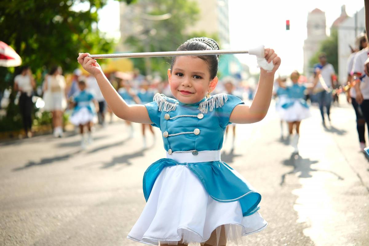 La bella Valentina se robó los corazones y los aplausos en los desfiles de San Pedro Sula