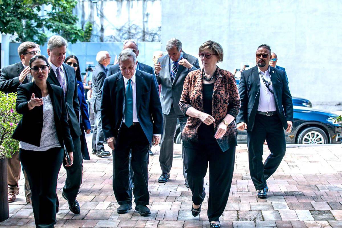 Delegación de políticos de USA se reúne con Xiomara Castro