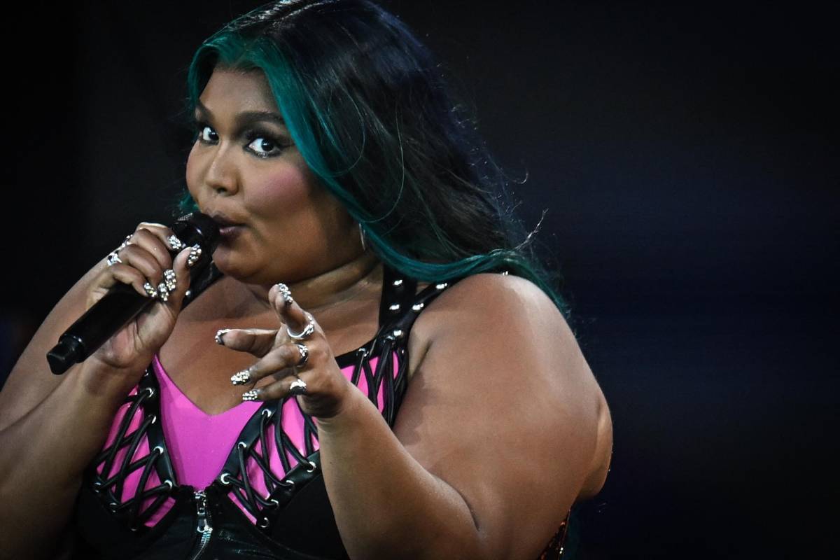 Lizzo ‘abandona’ la industria musical por el acoso hacia ella