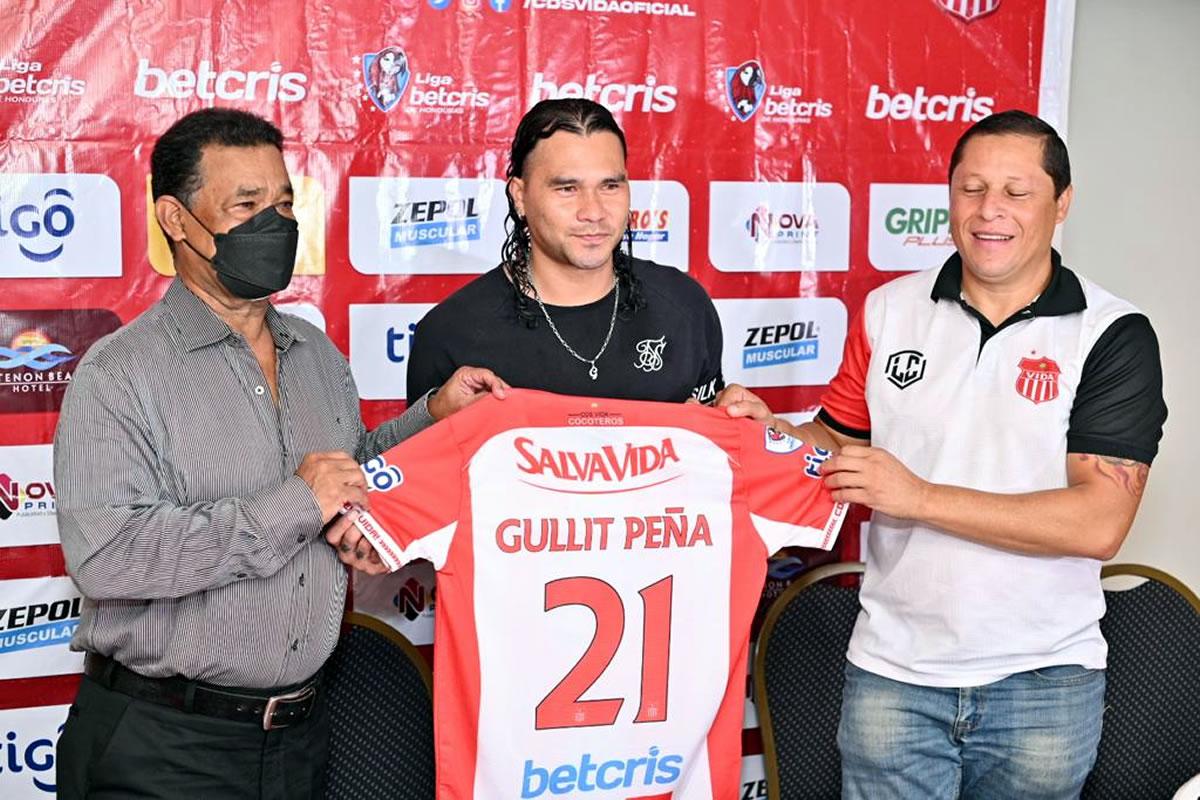 Héctor ‘Lin‘ Zelaya y Jairo Martínez se encargaron de presentar a Carlos ‘Gullit‘ Peña.