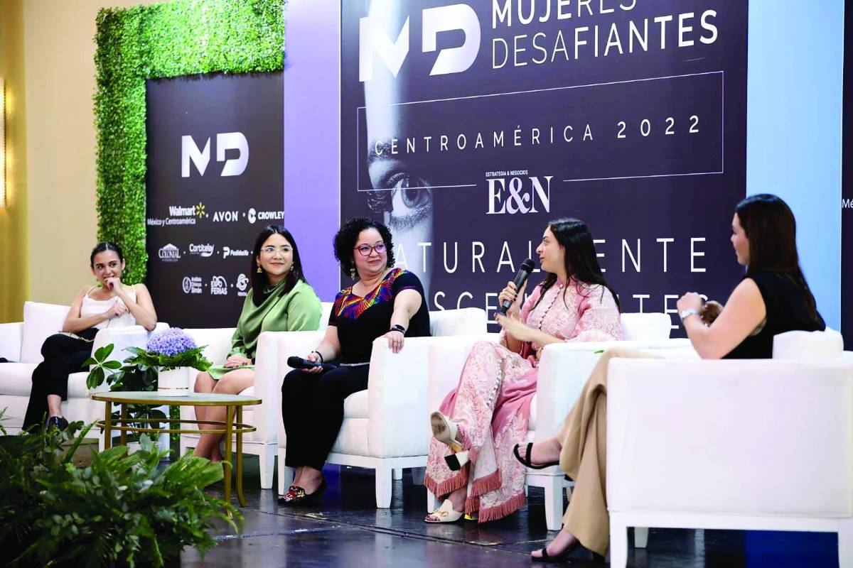 Gabriela Melara, Rossana Rosenthal, Alessia López, Rebecca Rosenthal y Daniela Sierra.