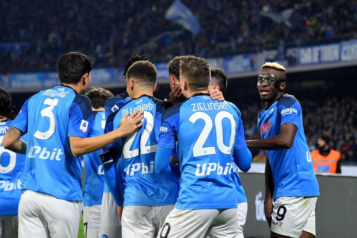 Jugadores del Napoli celebrando el segundo gol de Victor Osimhen.