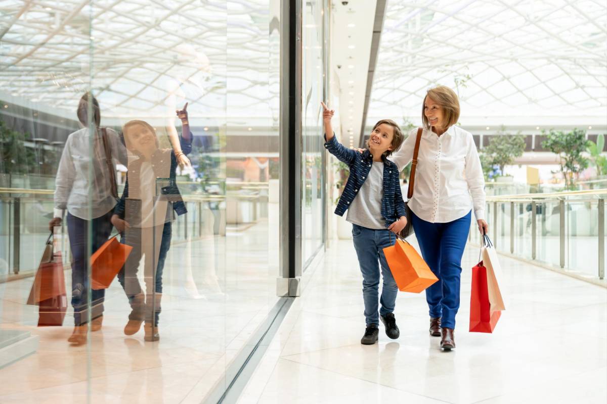 A veces, las suegras compran regalos muy caros (que quizá sus padres no podrían darles) a los nietos. En algunos casos pueden utilizar esto como manipulación.