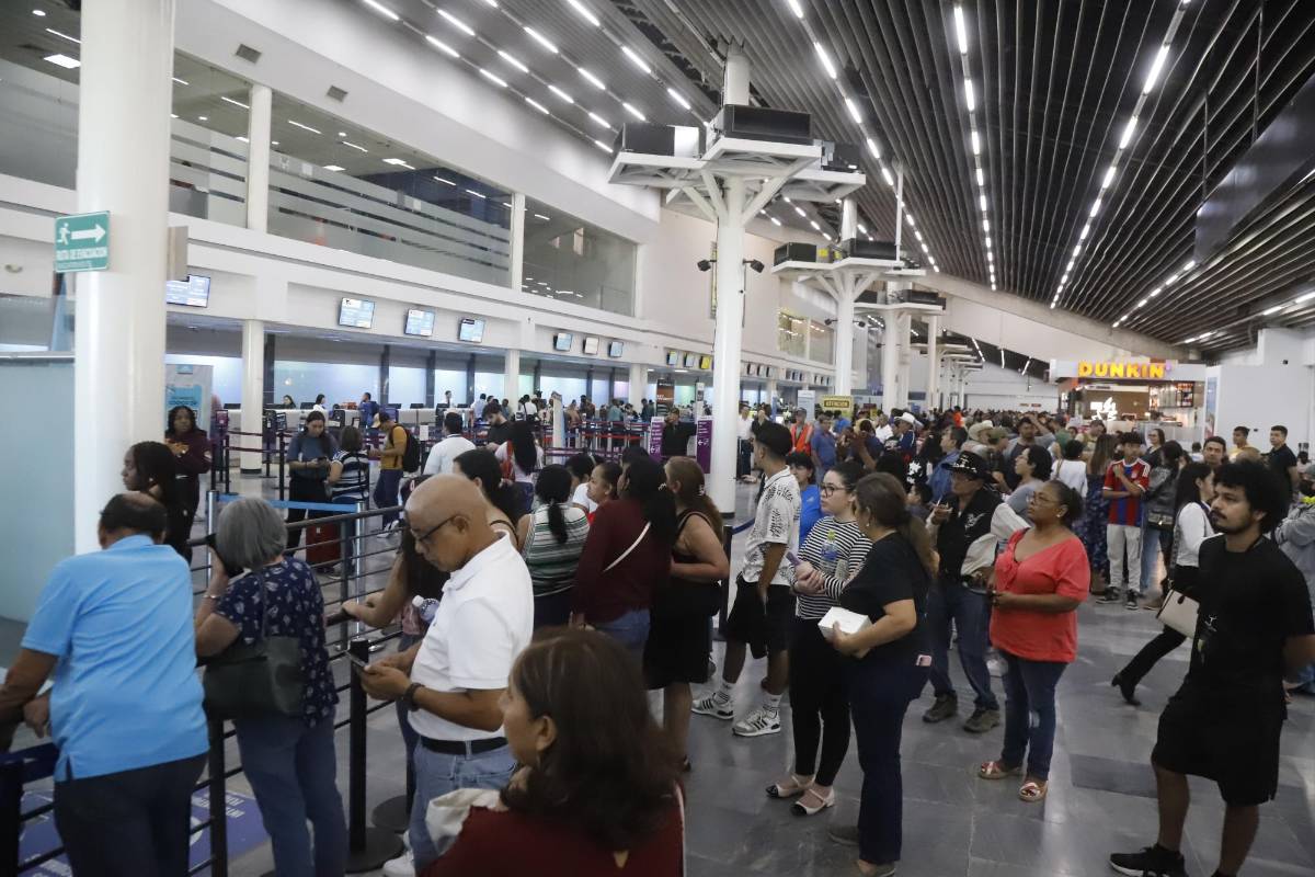 Cambio de aires en el Villeda Morales desespera a viajeros